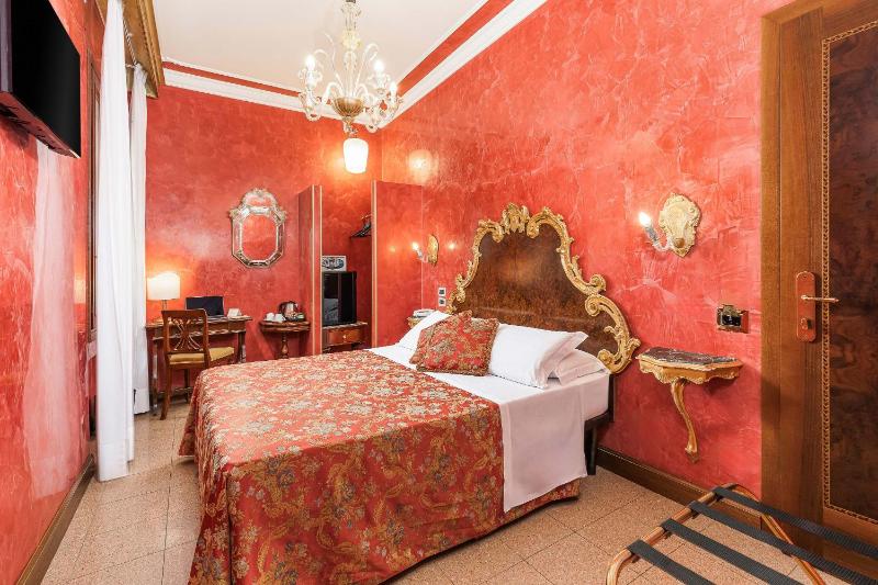 Classic Double or Twin Room image 3