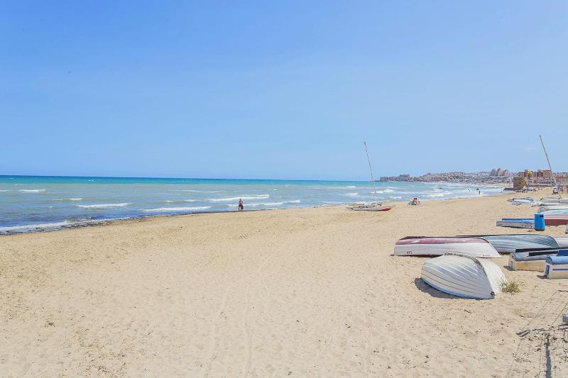 064 New Modern Mood - Alicante Holiday - image 1