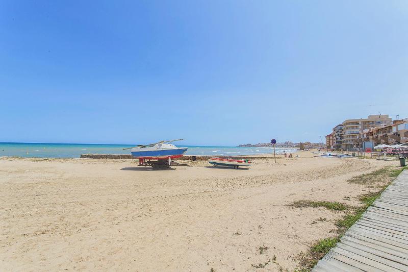 064 New Modern Mood - Alicante Holiday - image 30