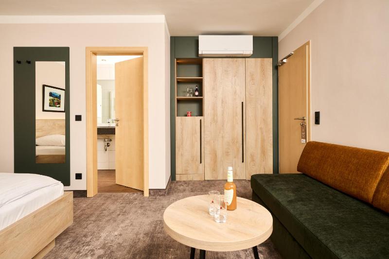 Deluxe Double Room image 3