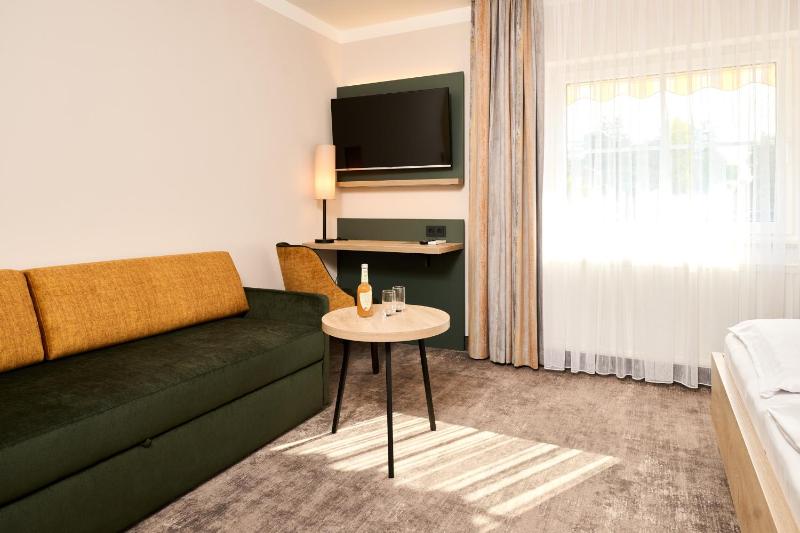 Deluxe Double Room image 2