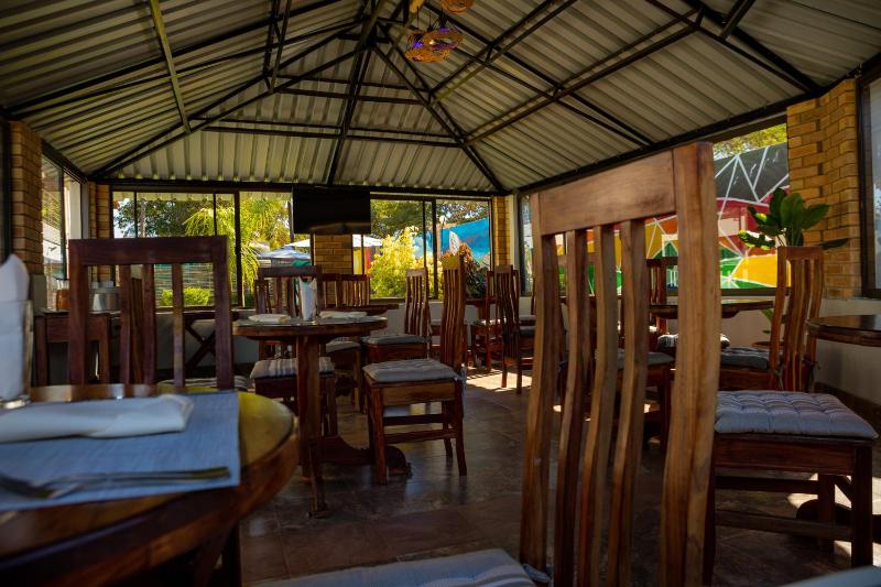 Amakhosi Hotel - image 12
