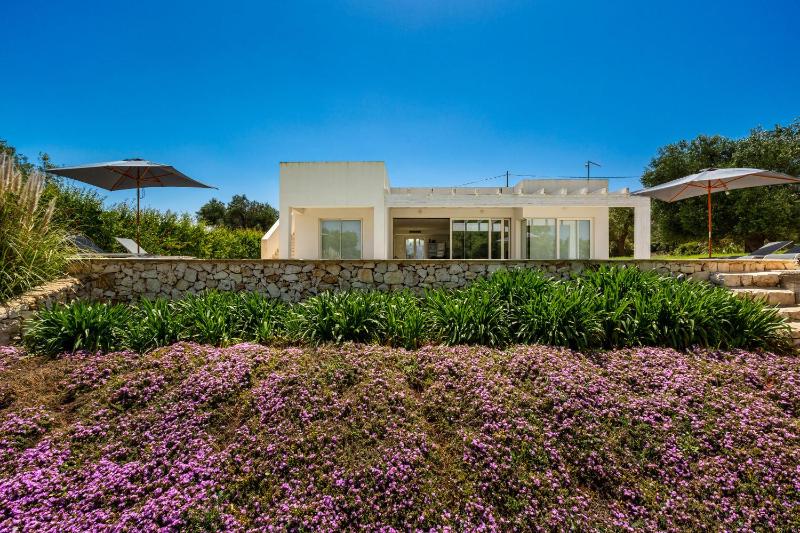 Three-Bedroom Villa image 3