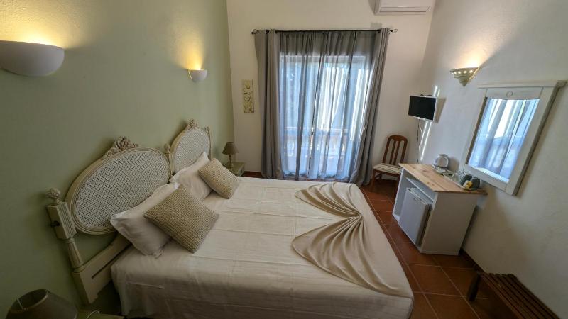 Double Room with Countryside View image 3