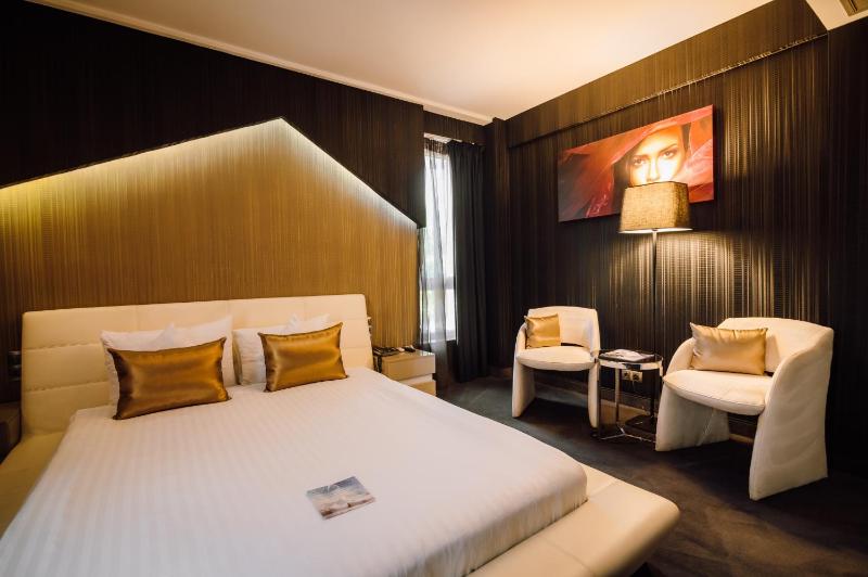 Executive Suite image 2