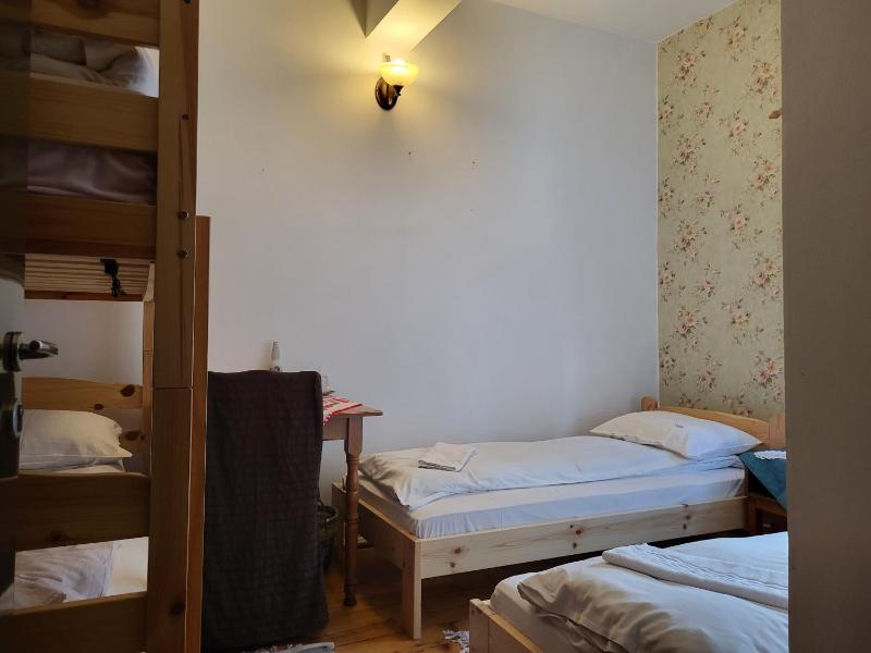Quadruple Room with Shared Bathroom image 2