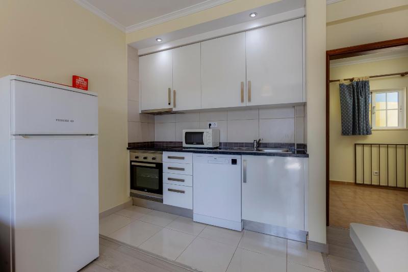 Superior One-Bedroom Apartment image 4