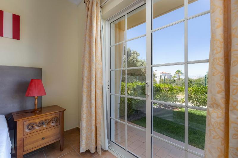 Family One-Bedroom Apartment image 3