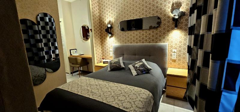Double Room with Private Bathroom image 1
