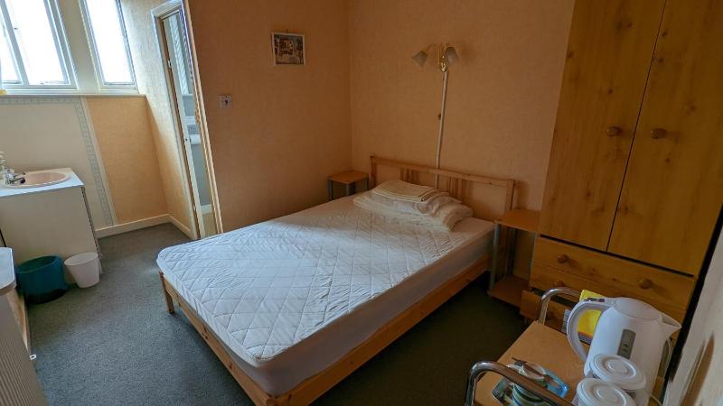 Single Room with Private Bathroom image 3