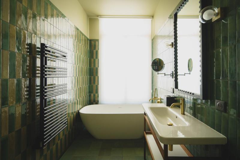 Standard Double Room with Bath and Balcony image 3