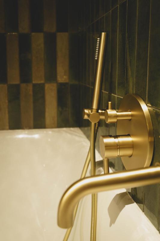 Standard Double Room Bath and Shower image 4
