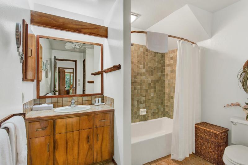 Two-Bedroom Fairway View image 4