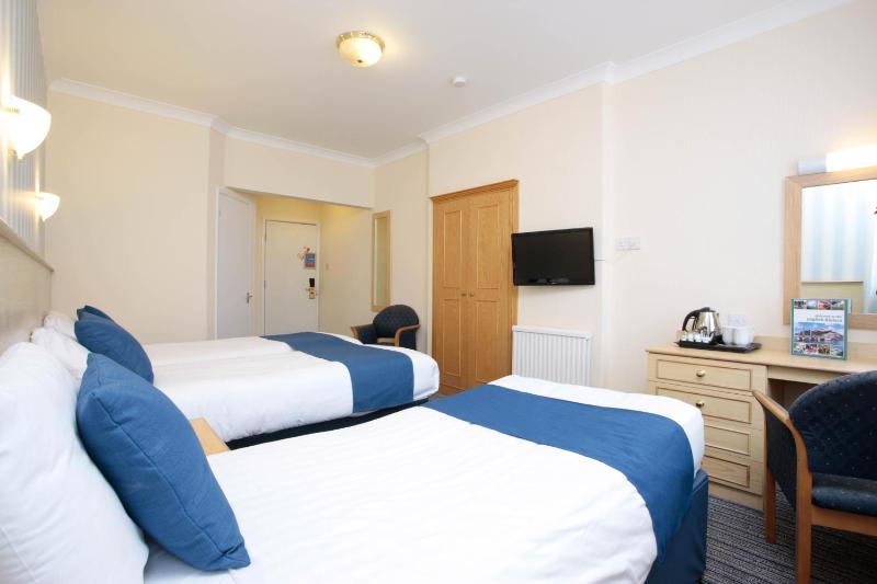 Standard Family Room (2 Adults + 1 Child) image 4