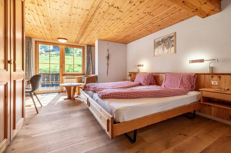 Deluxe Double Room with Balcony image 3