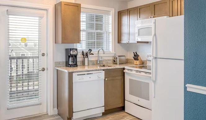 One-Bedroom Suite image 3