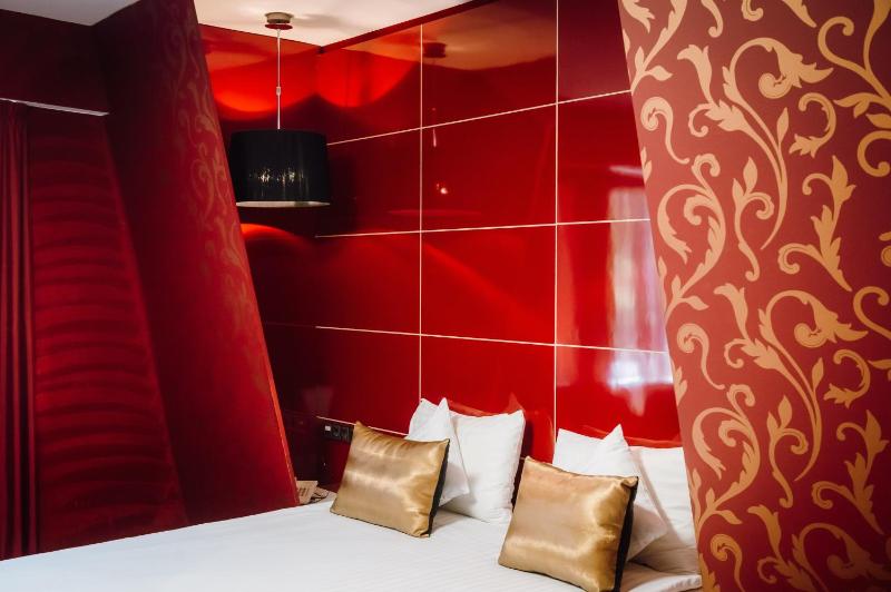 Deluxe Double Room image 3