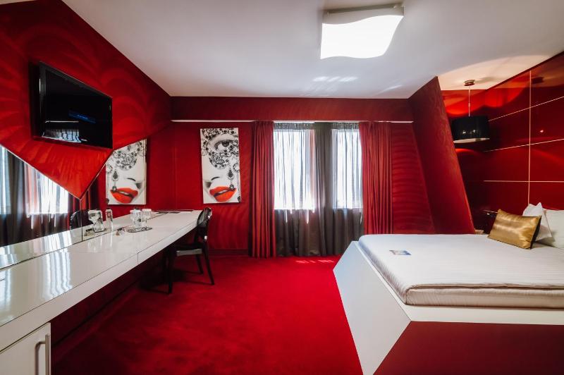 Deluxe Double Room image 2
