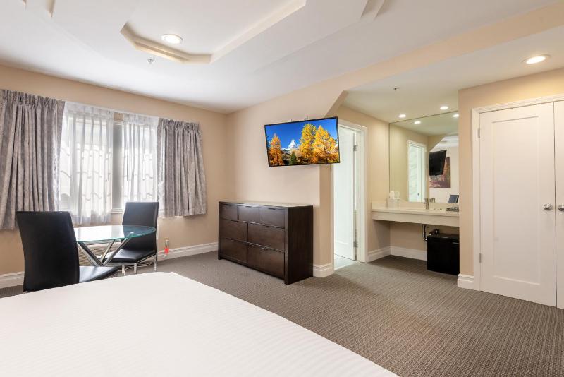 Wilshire Crest Hotel - image 2