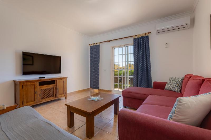 Three-Bedroom Villa (6 Adults + 2 Children up to 11 years old) image 1
