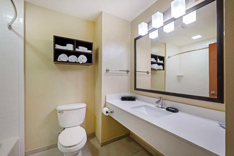 King Room - Non-Smoking image 2