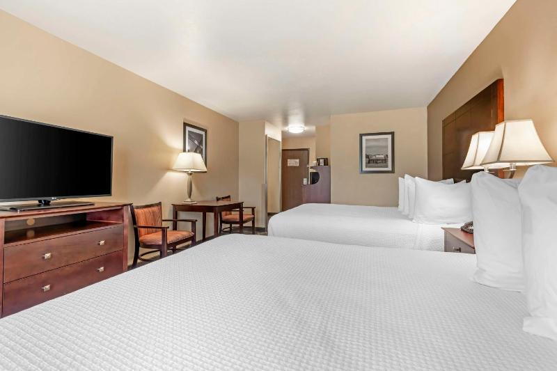 Queen Room with Two Queen Beds - Non-Smoking image 3