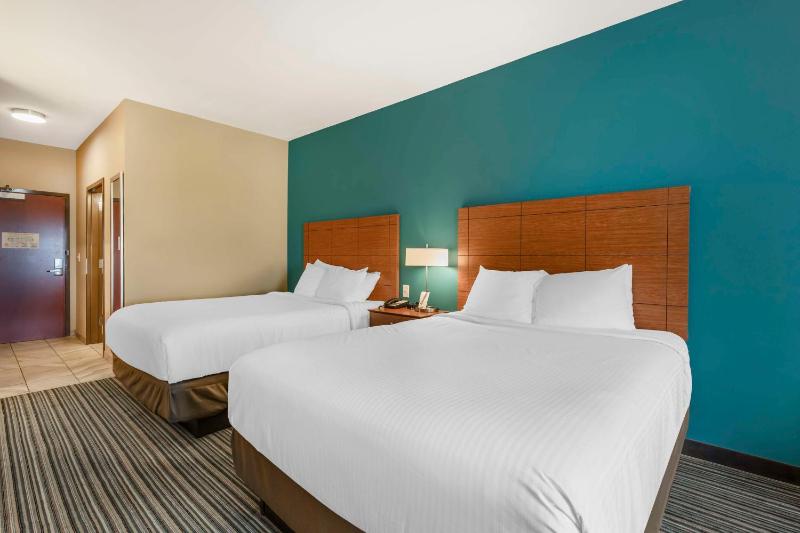 Queen Room with Two Queen Beds - Non-Smoking image 3