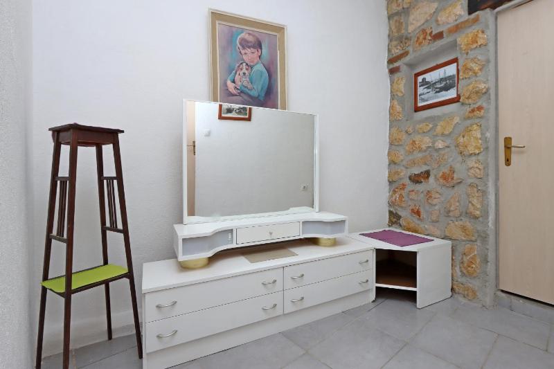 One-Bedroom Apartment with Terrace and Sea View image 2