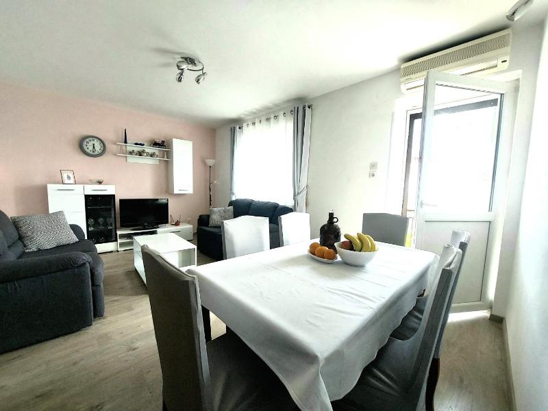 Apartments by the sea Makarska - 6717 - image 6