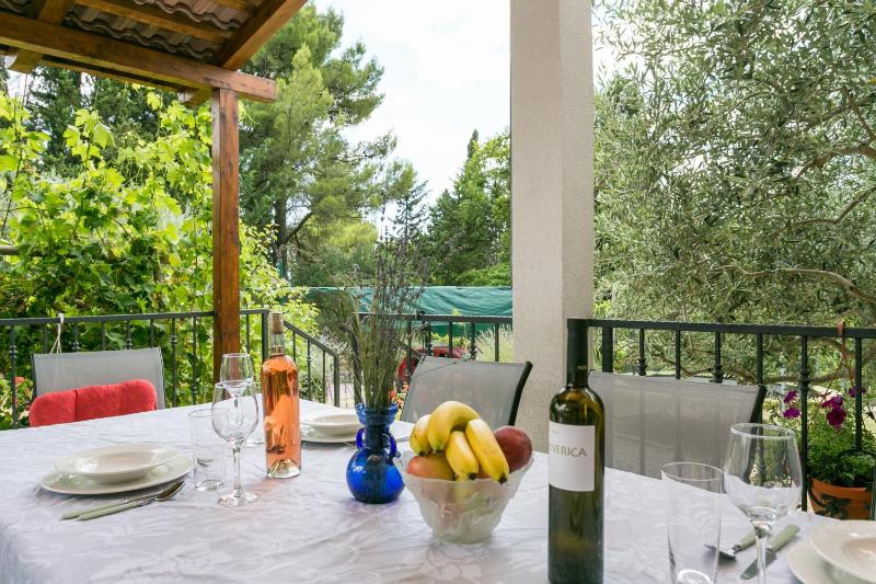 Secluded holiday house Kastel Stari - Kastela - 23384 - image 4
