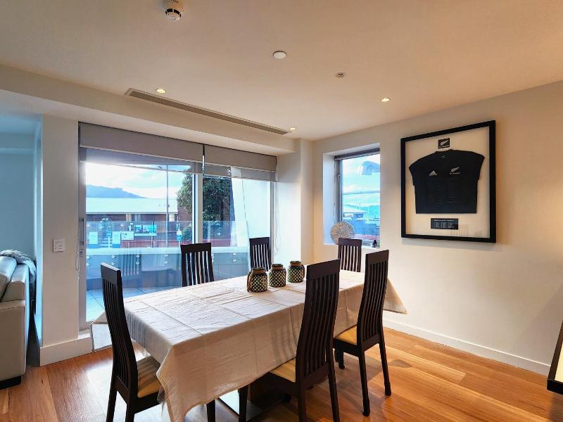 U Suites on Oriental Parade - image 9