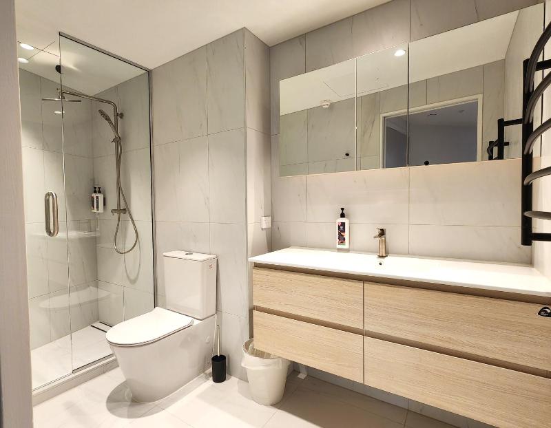 U Suites on Oriental Parade - image 13