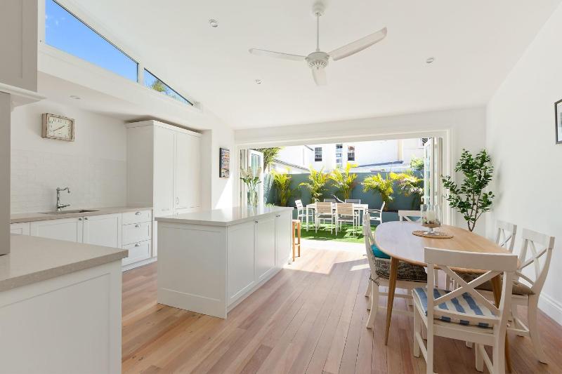 Manly Seaside Cottage - image 1