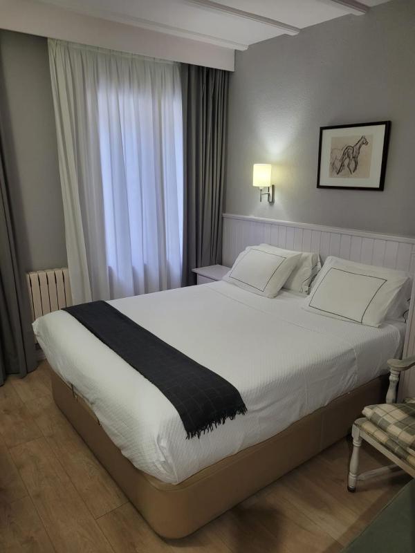 Double Room image 4