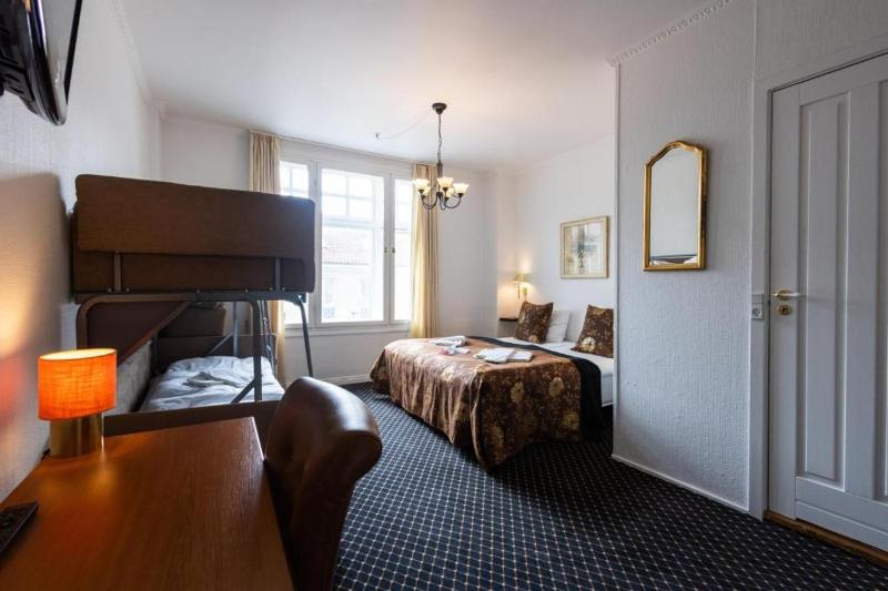 Standard Family Room image 1