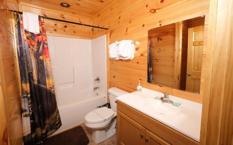 Liberty Haven - Pool Table Arcade Games Hot Tub & Community Pool Access - image 18