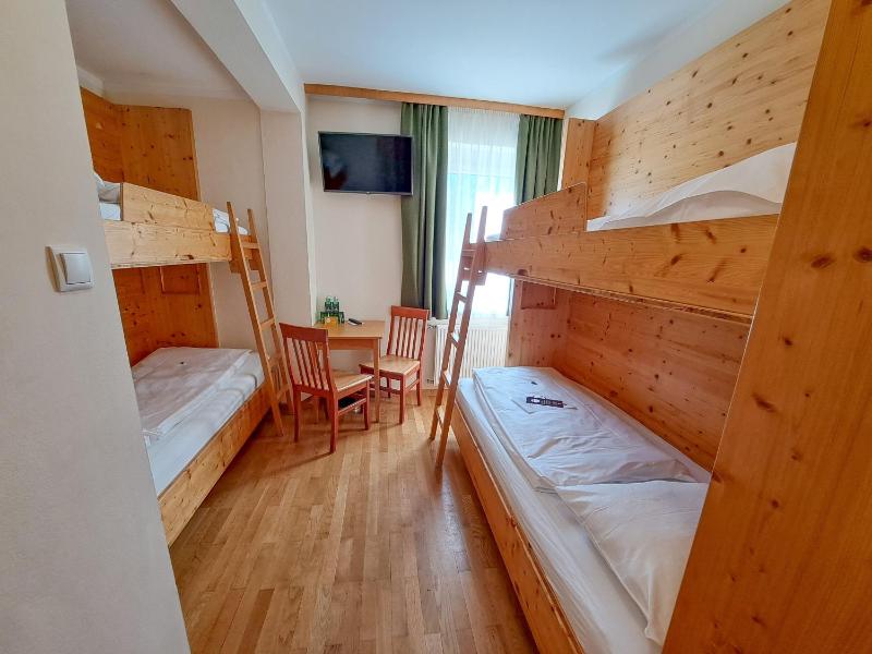 Low Budget Quadruple Room image 1