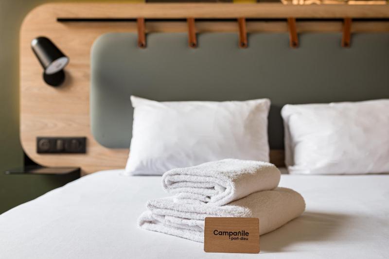 Quadruple Room with One Double and Two Single Beds image 3