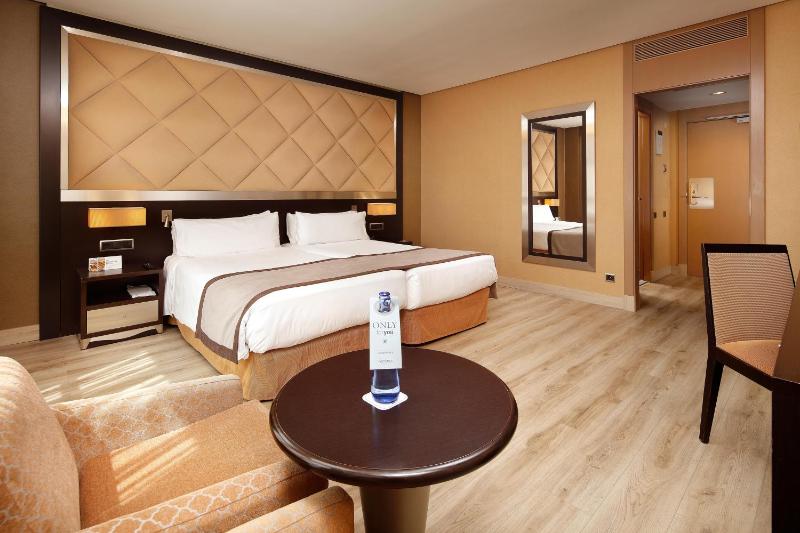 Twin Room with Parking image 1