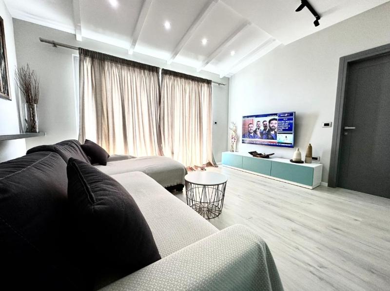 Elite Sea View Jacuzzi Penthouses - image 5