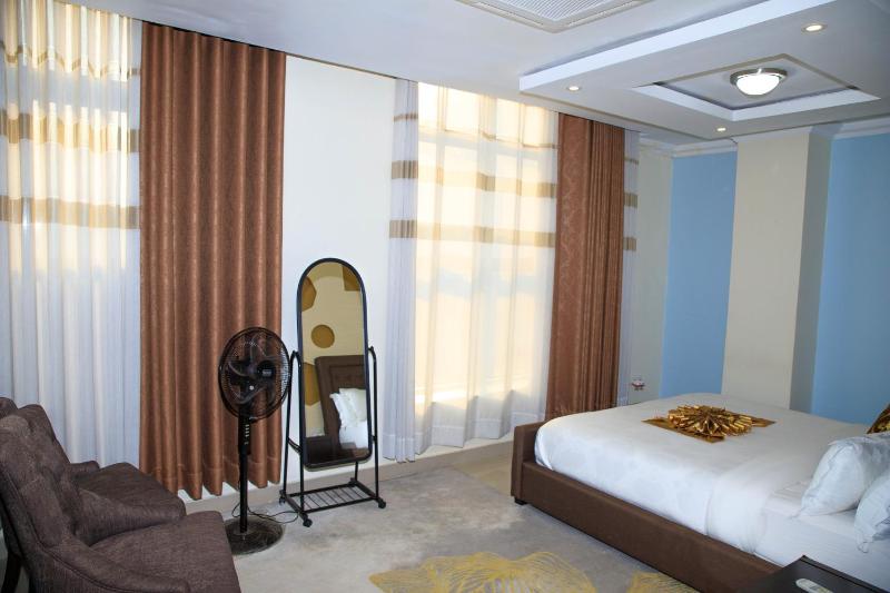 IZA Serene city centre apartments - image 5