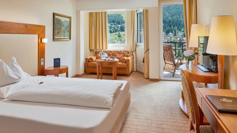 Deluxe Single Room with Balcony image 3