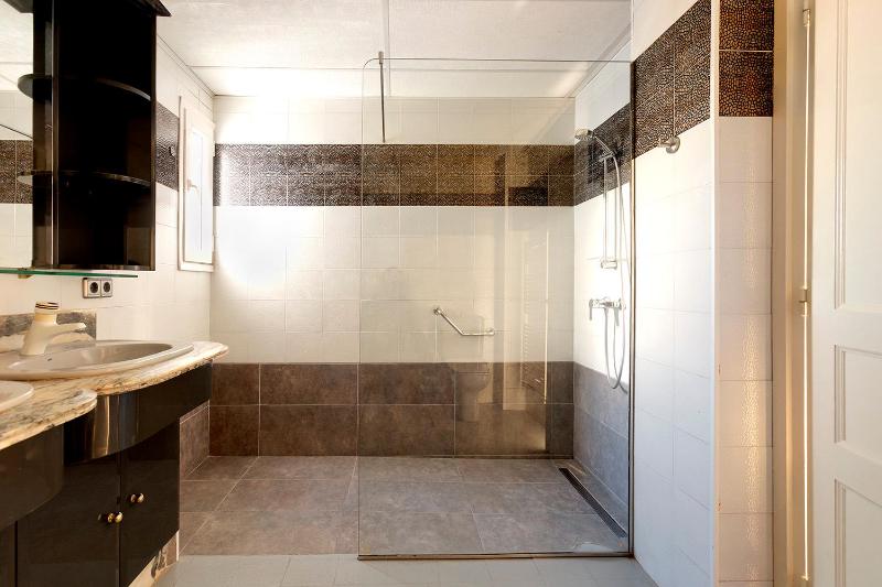 Three-Bedroom Apartment image 3