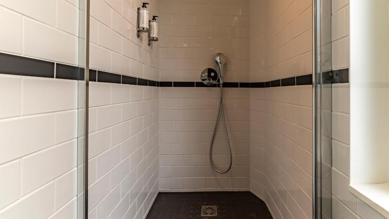 Quadruple Room image 2