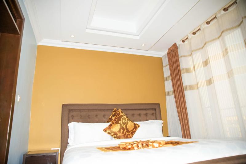 IZA Serene city centre apartments - image 14
