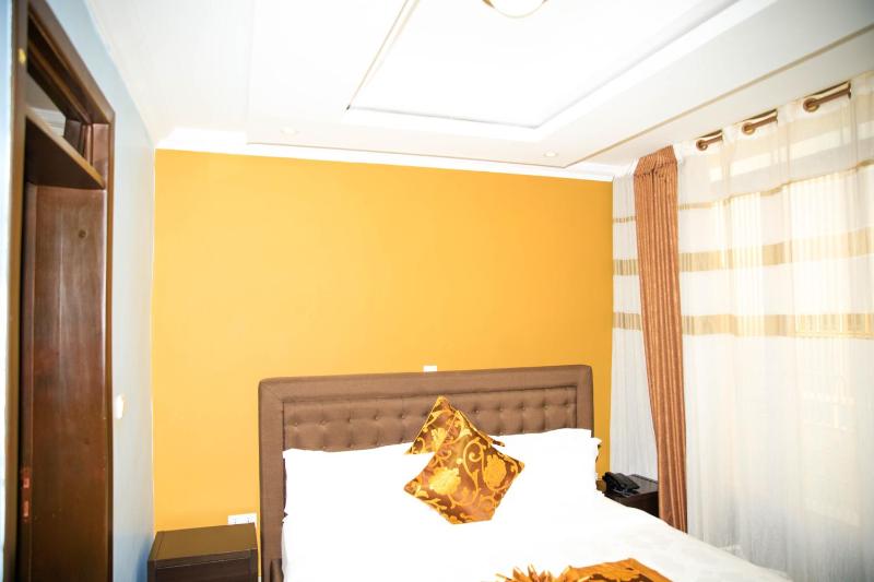IZA Serene city centre apartments - image 11