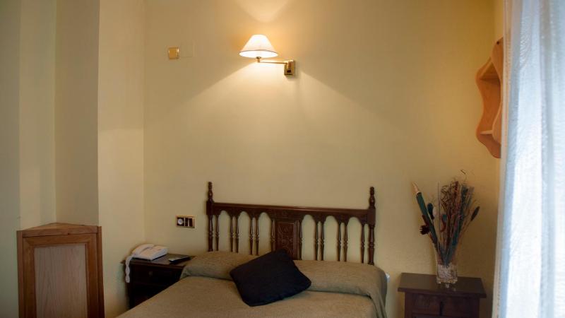 Single Room image 2