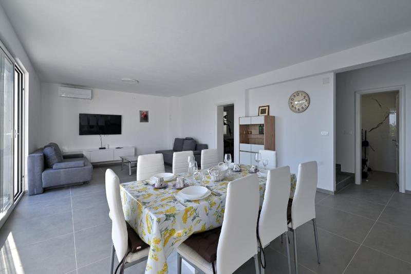 Villa Joanna - hidden oasis with pool gym & garrage - image 12