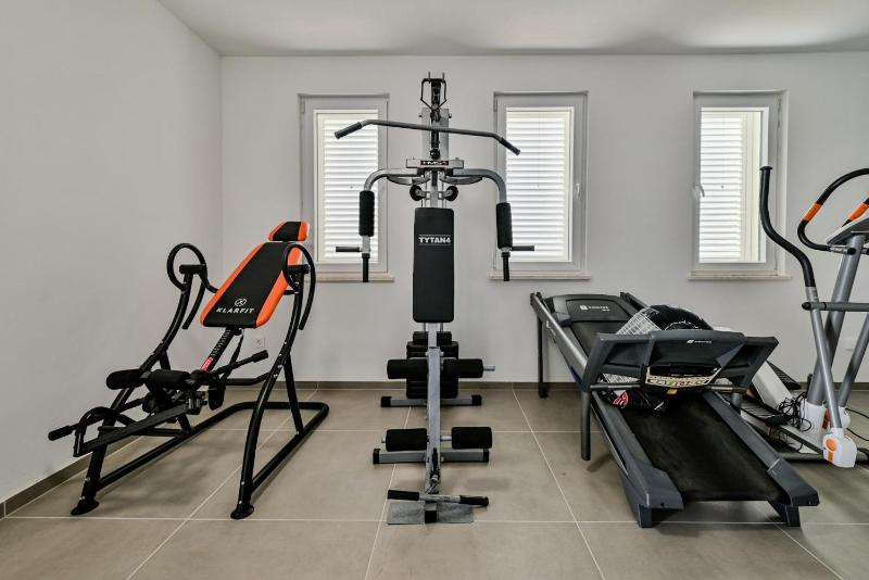 Villa Joanna - hidden oasis with pool gym & garrage - image 26