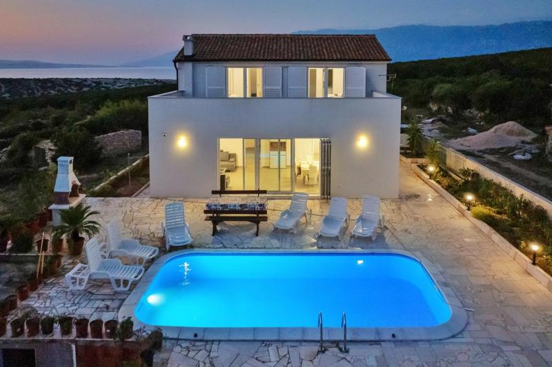 Villa Joanna - hidden oasis with pool gym & garrage - image 17